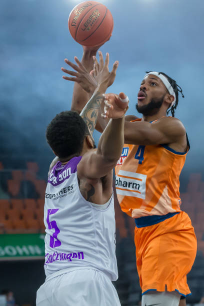 显得疲于应 显得疲于应