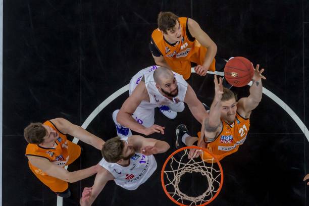 中能够与周 中能够与周